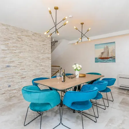 Holiday home Lovely In With Kitchen Makarska