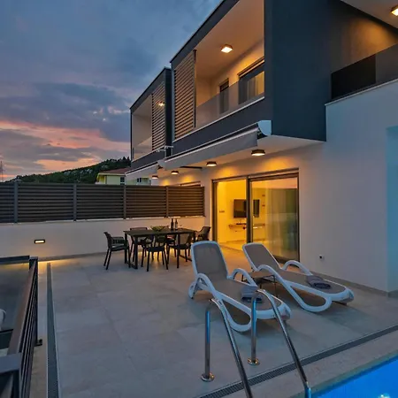 Lovely In With Kitchen Holiday home