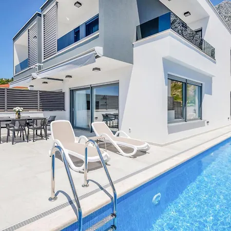 Lovely In With Kitchen Holiday home *