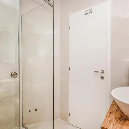 Amazing In With 3 Bedrooms, Jacuzzi&outdoor Swimming Pool Dom wakacyjny