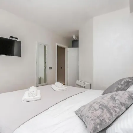 Dom wakacyjny Amazing In With 3 Bedrooms, Jacuzzi&outdoor Swimming Pool Makarska