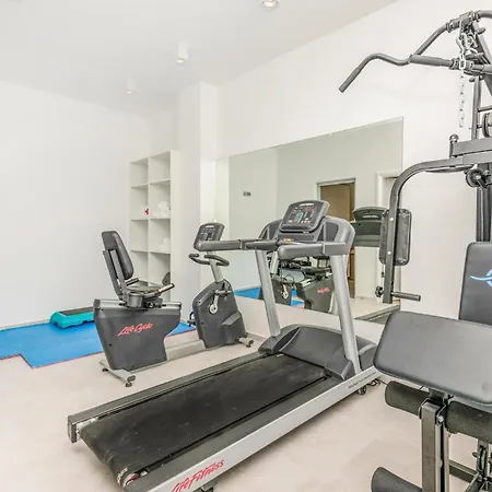 Amazing In With 3 Bedrooms, Jacuzzi&outdoor Swimming Pool Makarska