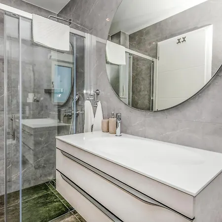 Amazing In With 3 Bedrooms, Jacuzzi&outdoor Swimming Pool