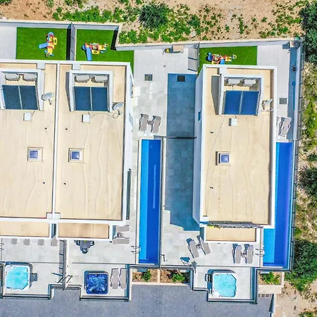 Amazing In With 3 Bedrooms, Jacuzzi&outdoor Swimming Pool Dom wakacyjny Makarska