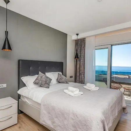 Amazing In With 3 Bedrooms, Jacuzzi&outdoor Swimming Pool