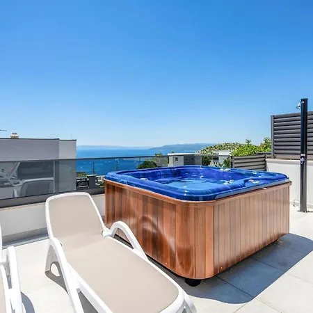 Amazing In With 3 Bedrooms, Jacuzzi&outdoor Swimming Pool *